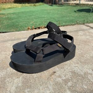Teva Flatform Universal Sandal